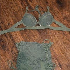 High waisted bikini bottoms with padded top